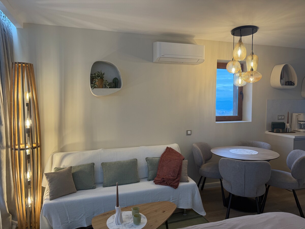 Modern and chic apartment Ski & Spa Bansko — Апартамент в Банско