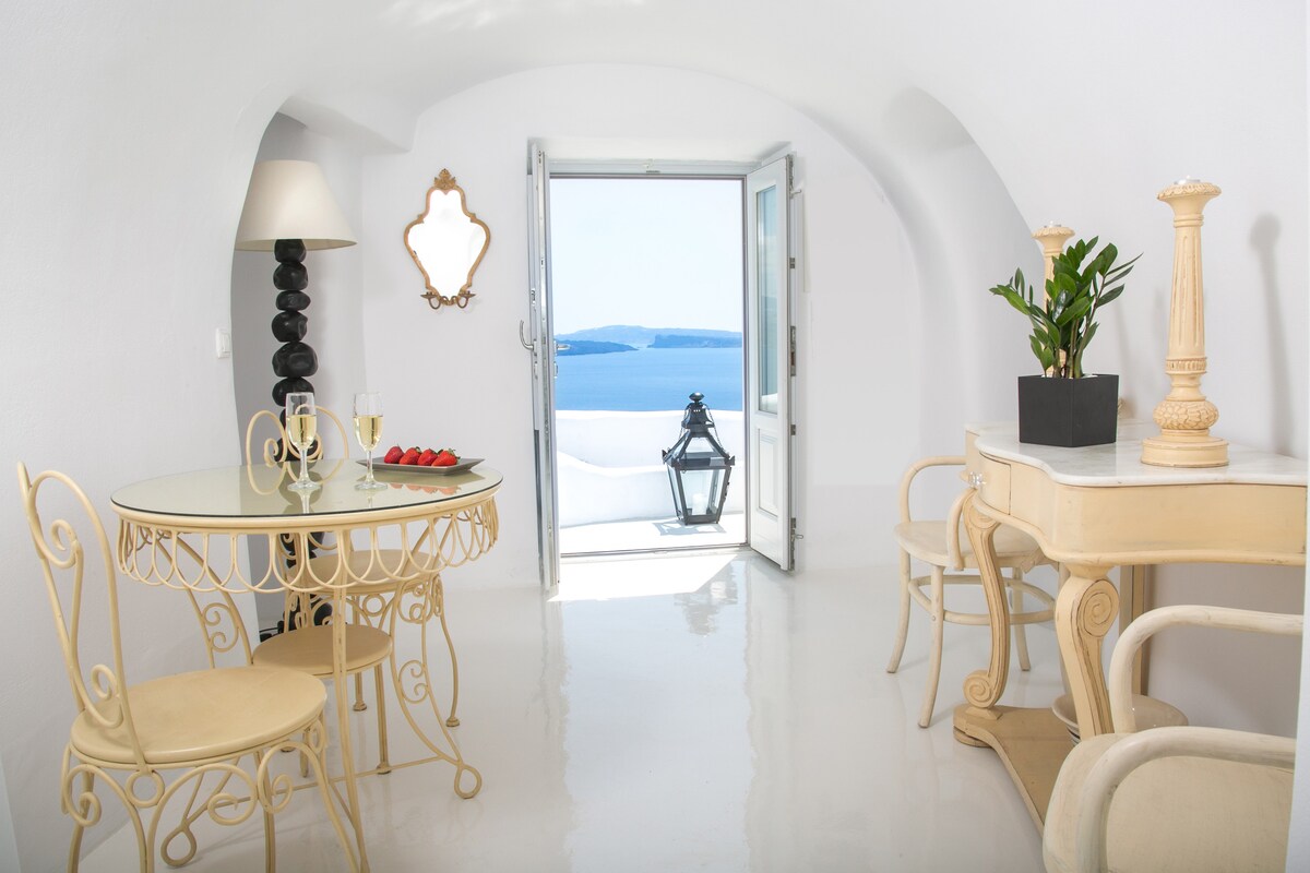 Superior Cave Suite | Hot Tub | Caldera & Sea View — снимка 2