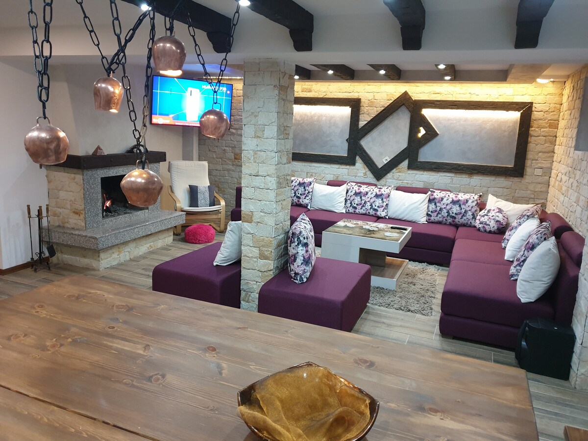 Ice Jewel Chalet, Bansko, just 200m. from the lift — Вила в Банско